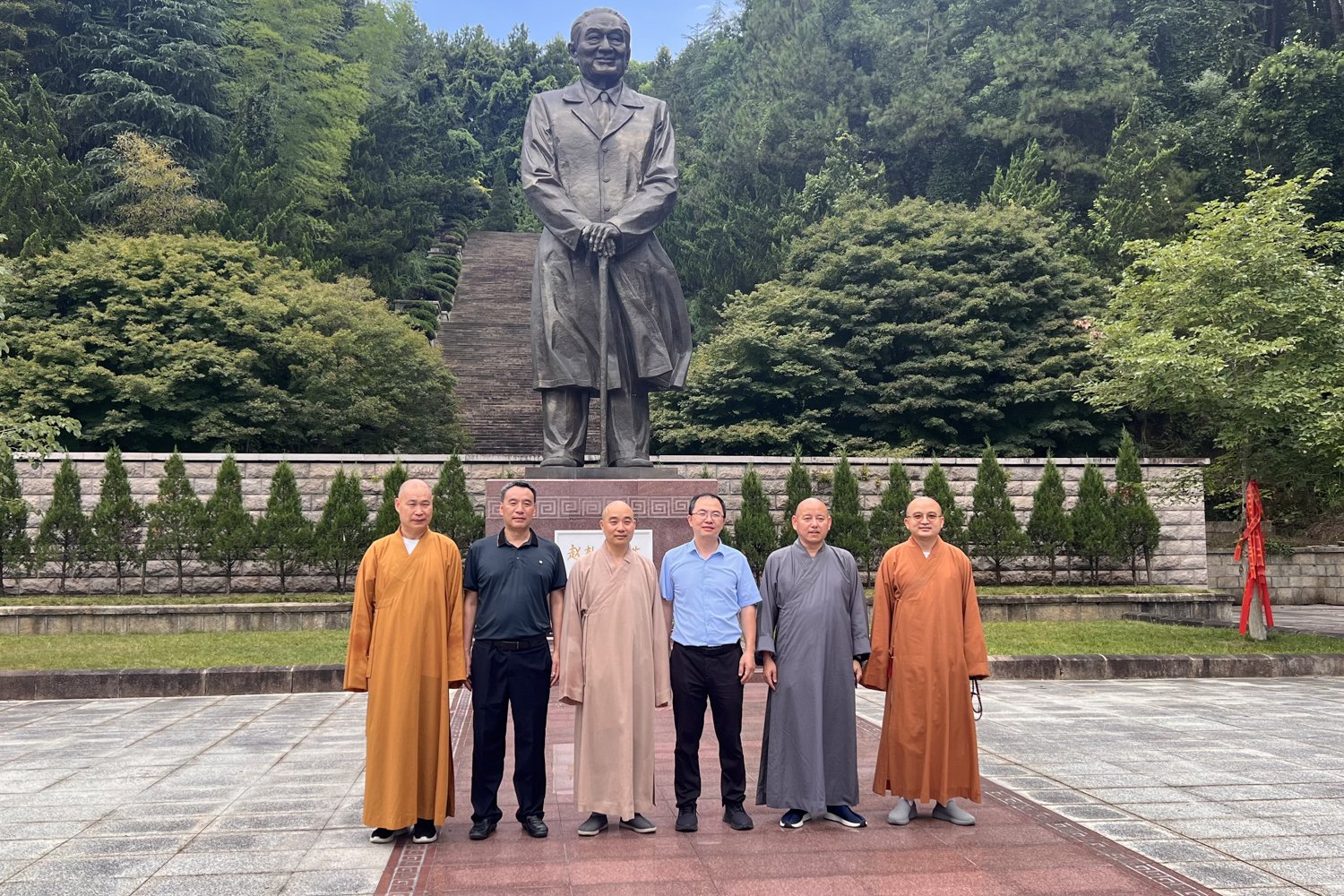 宗性法师一行到太湖缅怀朴老